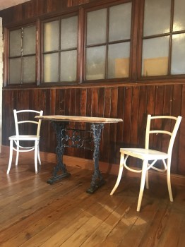 Cast Iron table with Shabby Chic bentwood’s chairs_1